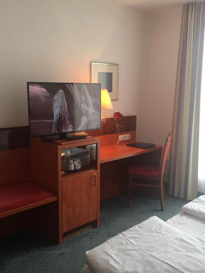 Alexander Am Zoo Hotel